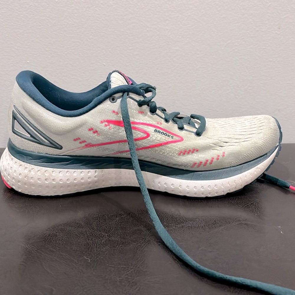 Brooks Womens Glycerin 19, size 9